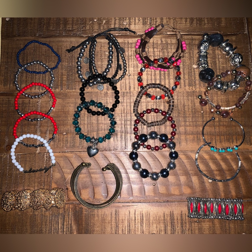 Lot of 20 bracelets